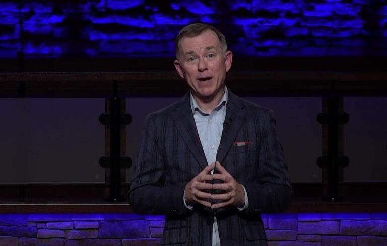 Filha do pastor Mike Stone entra em cuidados paliativos em casa