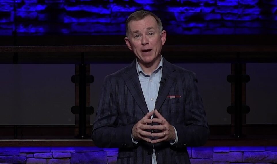 Filha do pastor Mike Stone entra em cuidados paliativos em casa