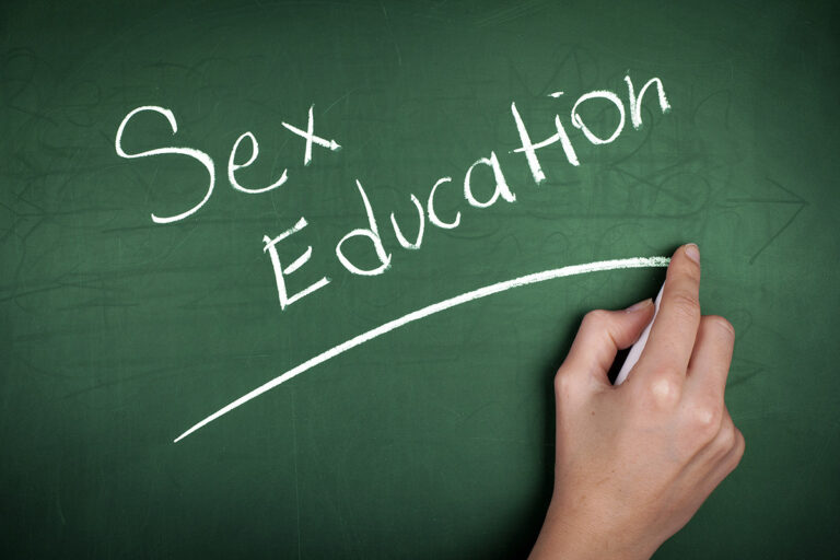 Juristas criticam programa de educação sexual em escolas do Colorado
