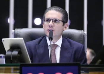 Frente Evangélica nega acordo sobre PL da misoginia