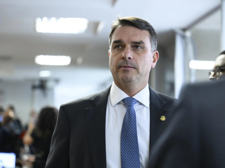 Militante do Missão impede Flávio de registrar candidatura