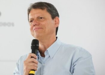 Tarcísio sobre urnas eletrônicas: ‘Confio absolutamente na segurança’