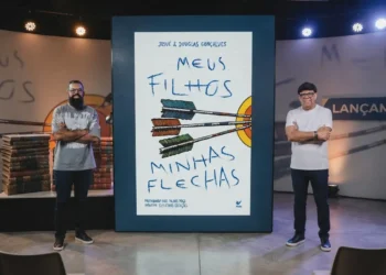Douglas Gonçalves e o pai lançam livro sobre criação de filhos