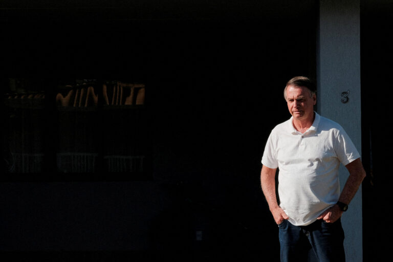 Bolsonaro pede a Moraes autorização para Laurinha ter aulas particulares em casa