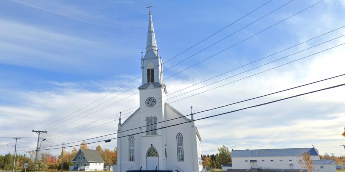 Homem de 68 anos é preso por incêndio em igreja no Canadá