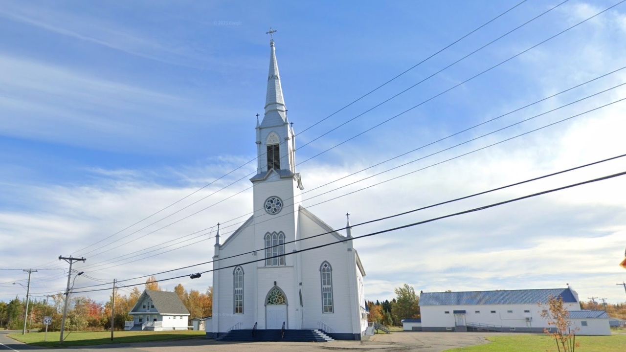 Homem de 68 anos é preso por incêndio em igreja no Canadá