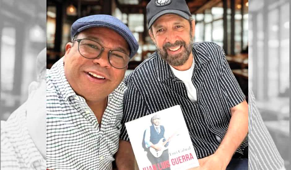 Juan Luis Guerra celebra lançamento de livro sobre sua fé