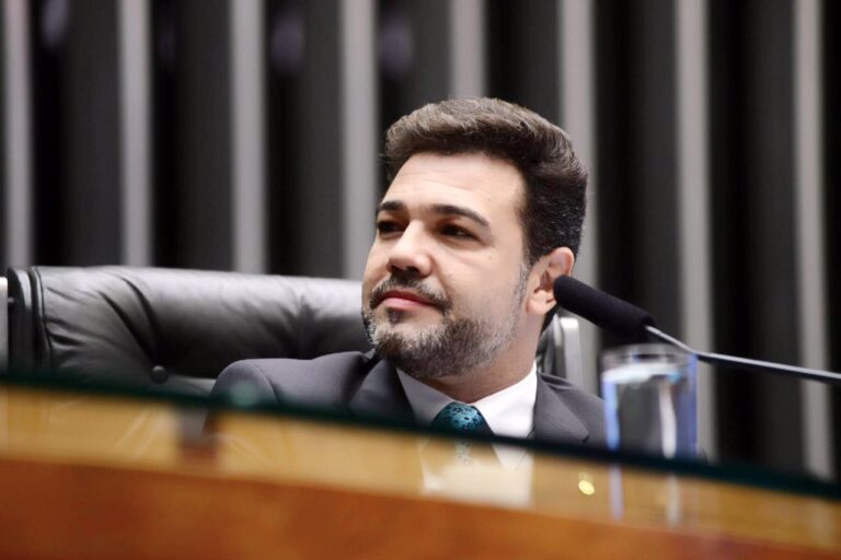 Deputadas petistas pedem que Ministério Público investigue Feliciano