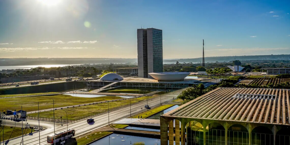 Fim da escala 6×1 deve começar a tramitar no Senado