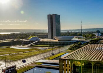 Fim da escala 6×1 deve começar a tramitar no Senado