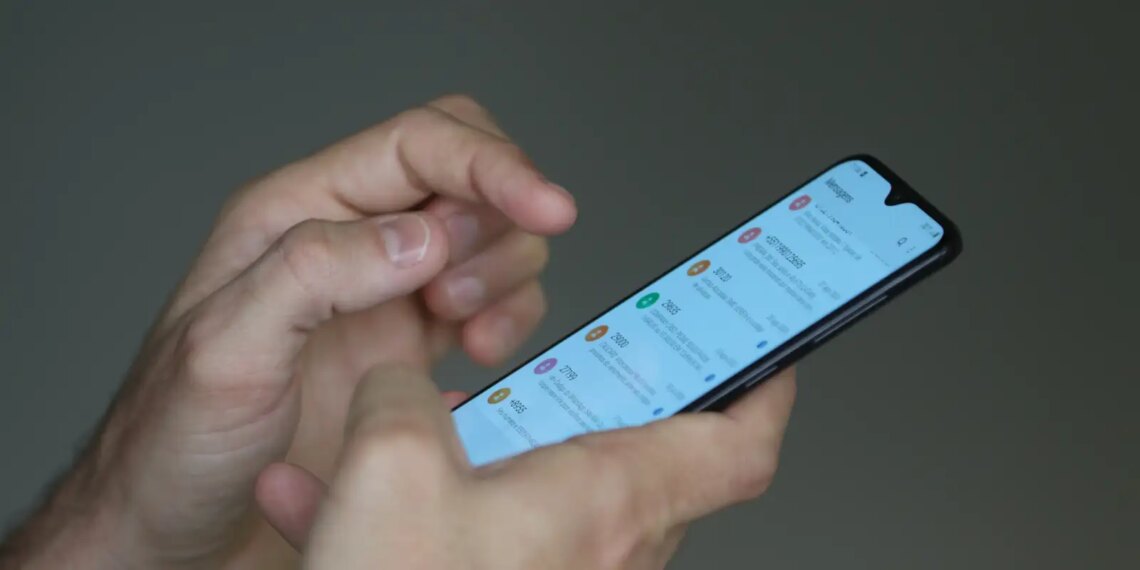 Anúncios e e-mails falsos tentam enganar quem busca renegociar dívidas