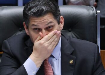 Davi Alcolumbre tem 10 dias para se manifestar sobre visitas ao Senado