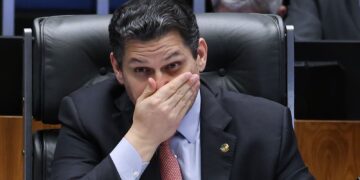 Davi Alcolumbre tem 10 dias para se manifestar sobre visitas ao Senado