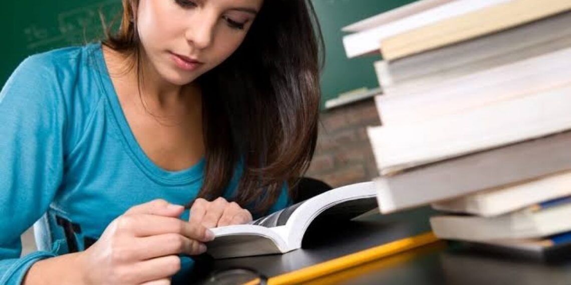 Sustentabilidade Financeira Estudantil: Guia para a Graduação