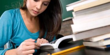 Sustentabilidade Financeira Estudantil: Guia para a Graduação