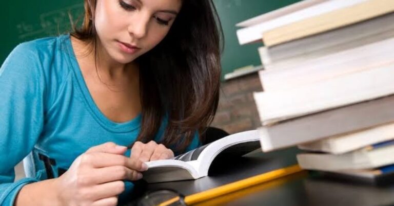 Sustentabilidade Financeira Estudantil: Guia para a Graduação