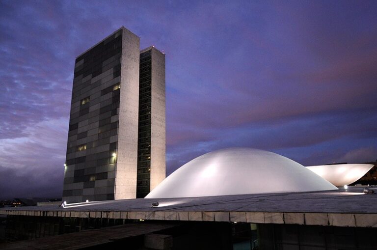 Oposição obstrui e fim da escala 6×1 não vai a plenário