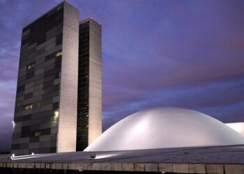 Oposição obstrui e fim da escala 6×1 não vai a plenário