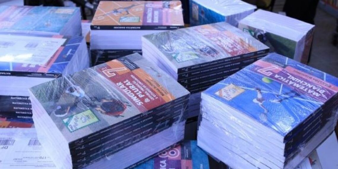 Municípios têm até 8 de setembro para concluir escolha de livros didáticos para o ensino fundamental
