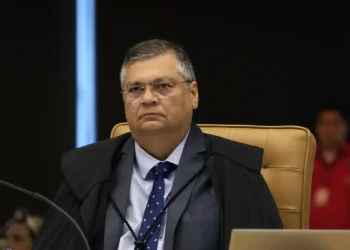 Dino determina reintegração de Andrei Rodrigues no comando da PF