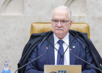 Fachin suspende decisões de Mendonça e Dino sobre diretor da PF