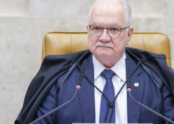 Fachin suspende decisões de Mendonça e Dino sobre diretor da PF