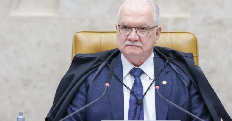Fachin suspende decisões de Mendonça e Dino sobre diretor da PF