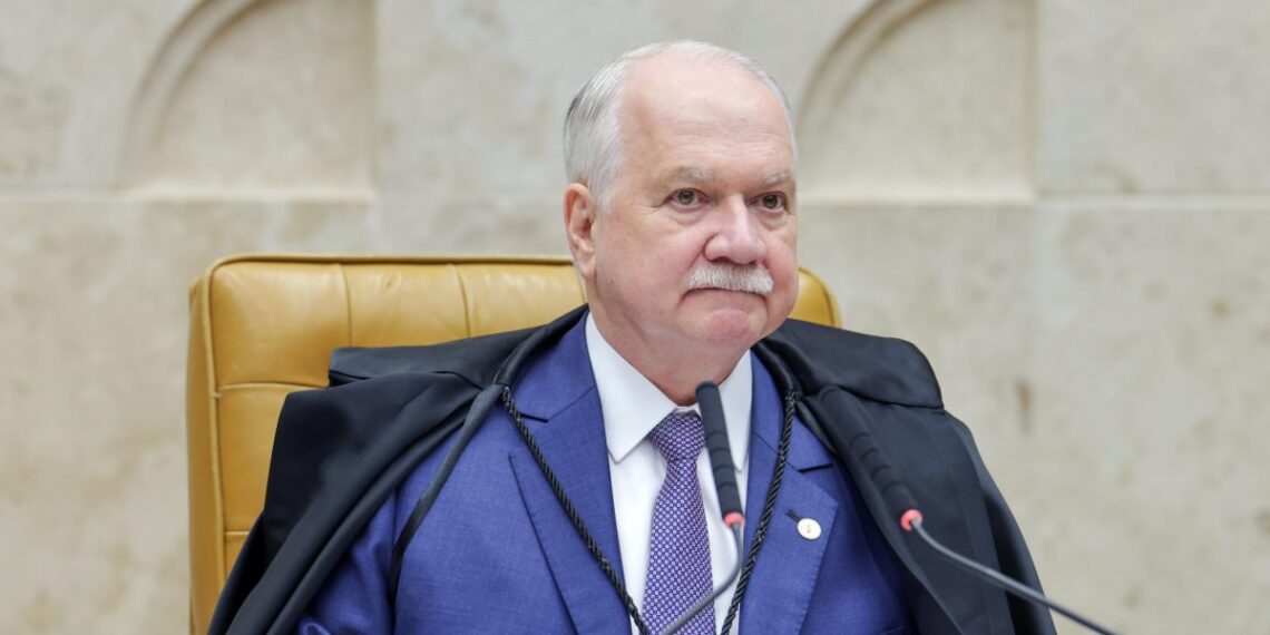 Fachin dá 24 horas para Mendonça liberar sigilo de documentos do caso Master