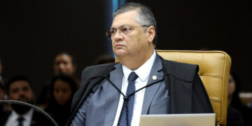 Dino aponta indícios de liderança de Mário Frias em desvio de emendas