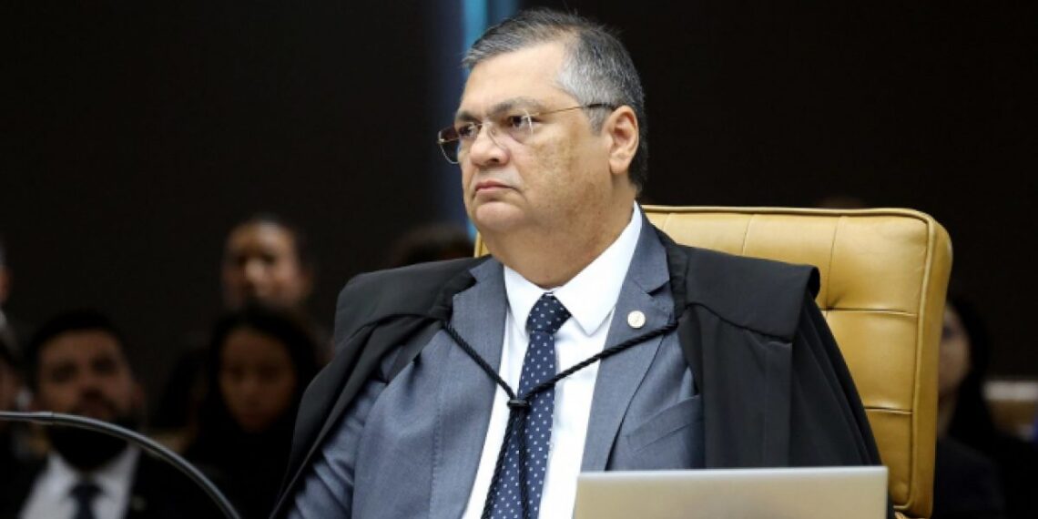 Dino aponta indícios de liderança de Mário Frias em desvio de emendas