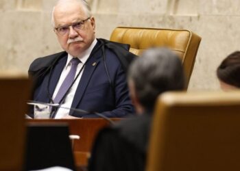 Fachin desmarca julgamento sobre atuação de Mendonça no caso Master