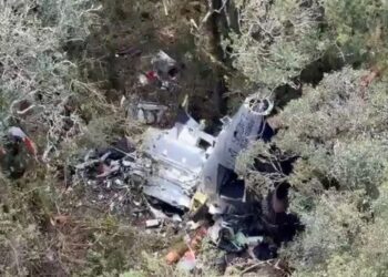 Bombeiros encontram helicóptero com corpo do cantor Rick