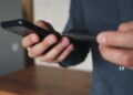 Alteração de IMEIs e notas fiscais falsas: entenda esquema usado por criminosos para comercializar celulares roubados