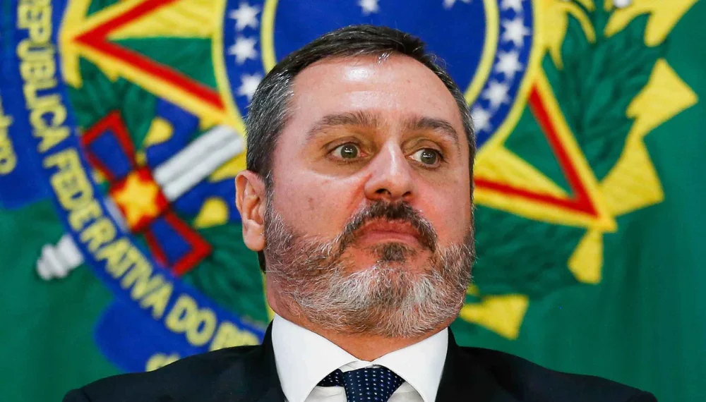STF alcança maioria para afastar chefe da PF; Gilmar Mendes pede vista