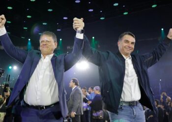Tarcísio se aproxima de vitória no 1º turno com quase 50%