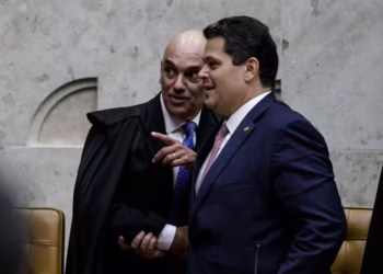 Senadores aliados de Lula apoiam impeachment de Moraes