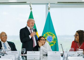 Lula recebe pastores de esquerda e diz não fazer campanha nas igrejas