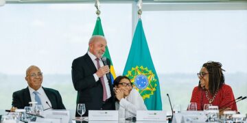 Lula recebe pastores de esquerda e diz não fazer campanha nas igrejas