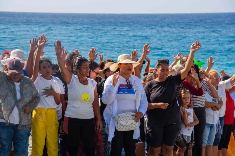 Mais de 300 pessoas são batizadas em evento metodista em Cuba