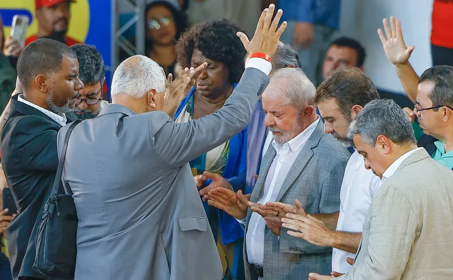 Pesquisa revela rejeição à política nas igrejas brasileiras