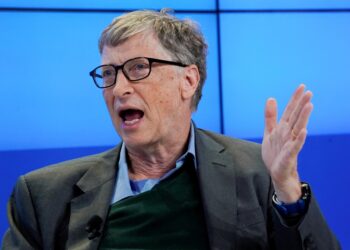 Bill Gates alerta que IA pode causar 'um bilhão de mortes' e defende legislação para a tecnologia