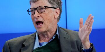 Bill Gates alerta que IA pode causar 'um bilhão de mortes' e defende legislação para a tecnologia