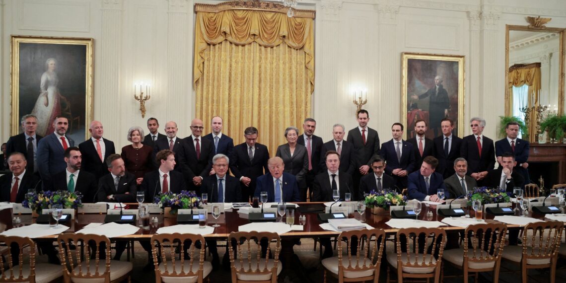Trump reúne CEOs de IA e anuncia compromisso para reforçar controles de segurança
