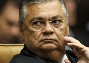 Dino determina reintegração de Andrei Rodrigues ao comando da PF