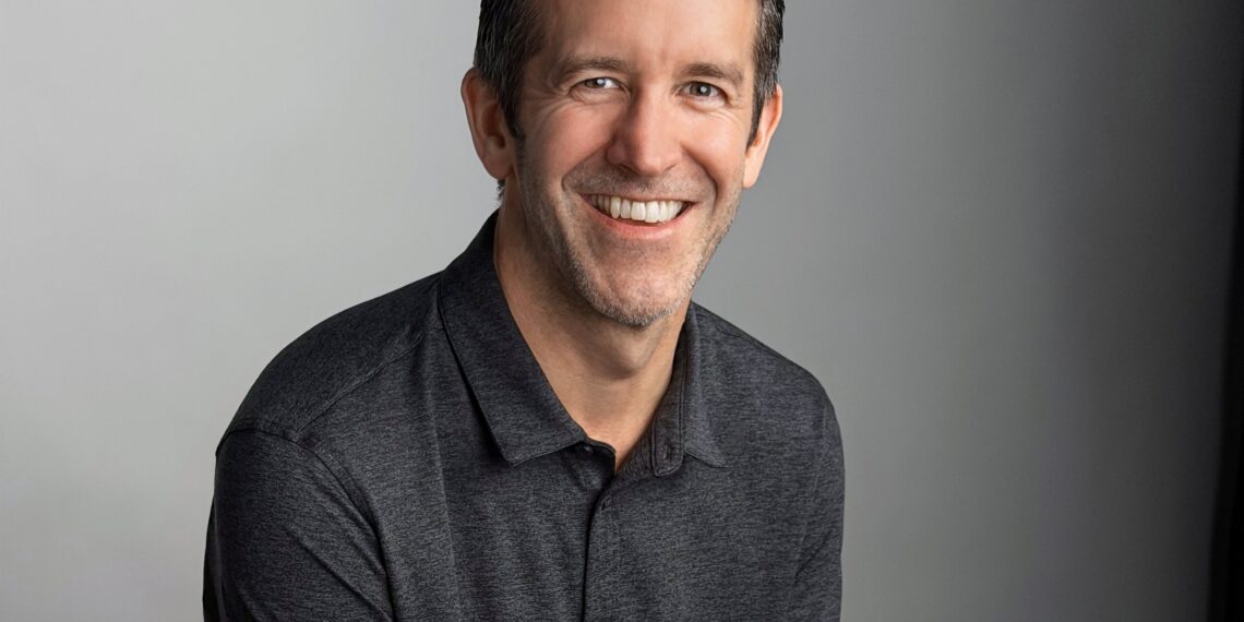 John Ternus assume oficialmente como CEO da Apple; conheça o executivo