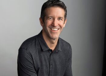 John Ternus assume oficialmente como CEO da Apple; conheça o executivo