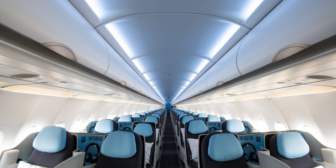 Mais espaço, cama e cardápio gourmet: como é viajar no avião que só tem classe executiva