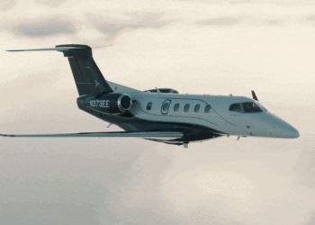 Como será viajar no jato da Embraer que consegue pousar sozinho