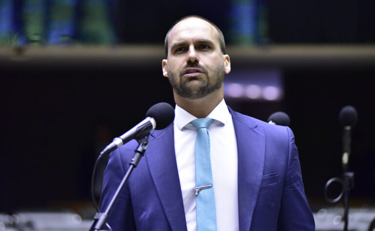 Eduardo Bolsonaro critica Moraes: juiz parcial e corrupto