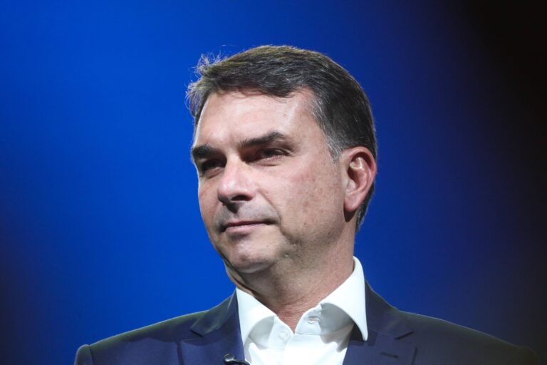 Flávio acusa Moraes e Alcolumbre de articulação contra ele